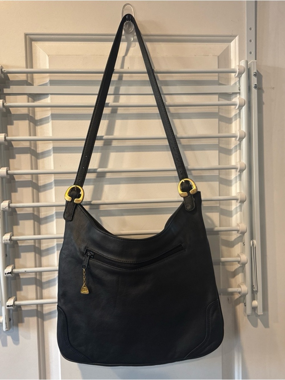 Vintage Brio! Black Leather Shoulder Bag with Gold Accents
